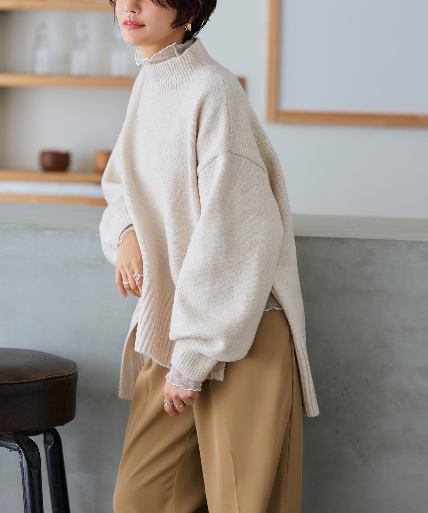 ルイルエブティック RUIRUE BOUTIQUE サイドスリットハイネックニット （アイボリー） アイボリー