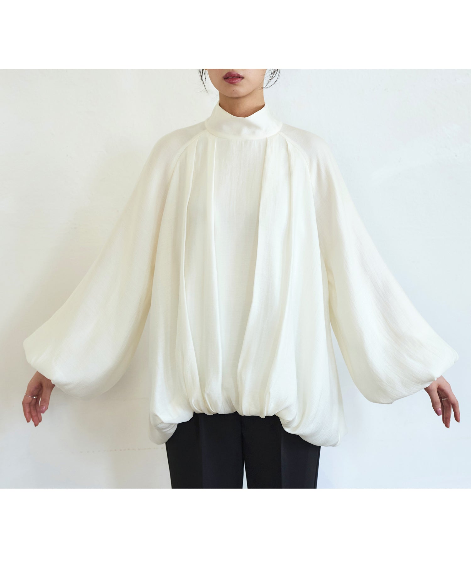 ルイルエブティック RUIRUE BOUTIQUE ラグランボリュームブラウス＆シークレットゴム・スリムテーパードパンツ(ボウタイ付き) （ネイビー×ネイビー） ネイビー×ネイビー