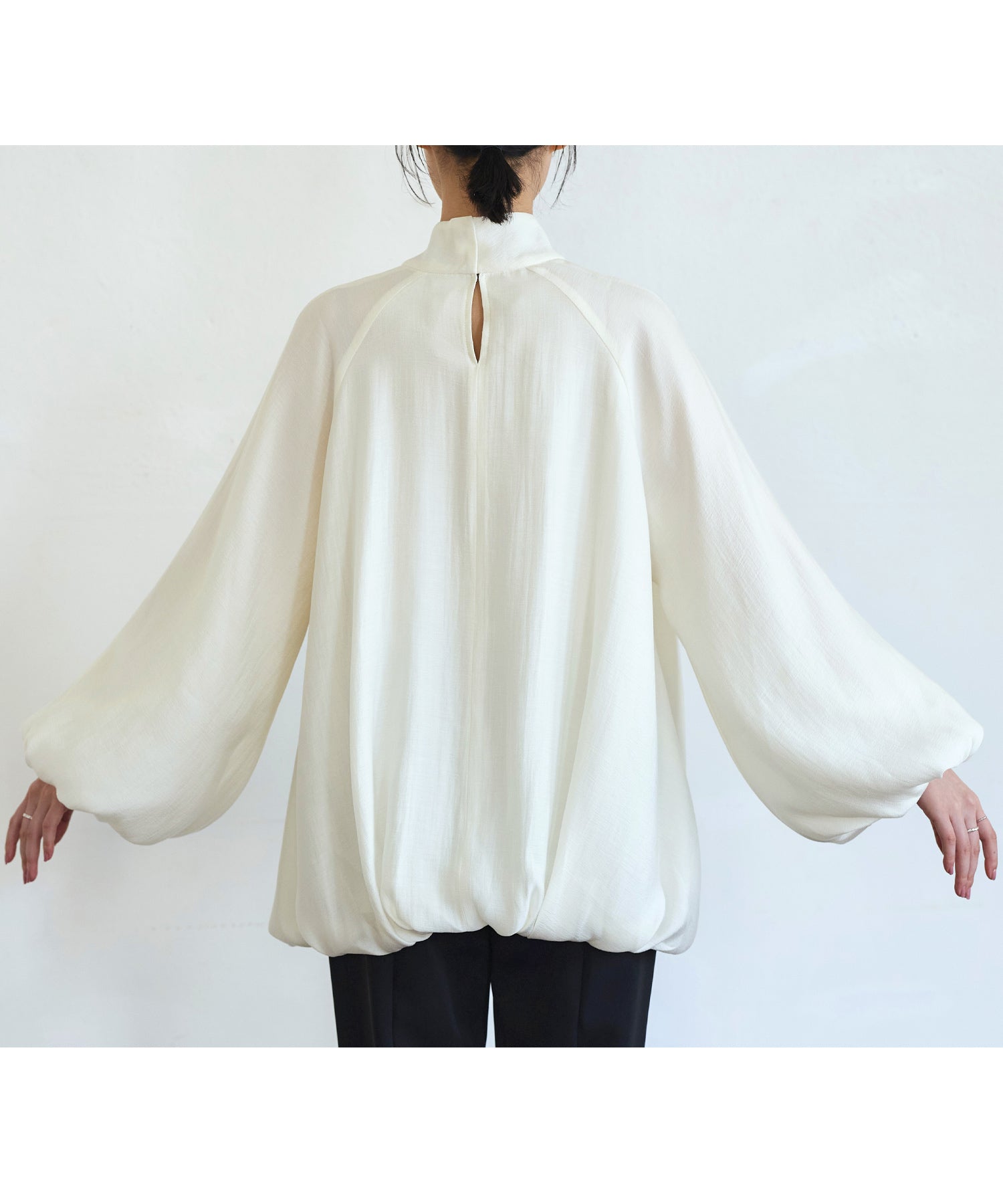 ルイルエブティック RUIRUE BOUTIQUE ラグランボリュームブラウス＆シークレットゴム・スリムテーパードパンツ(ボウタイ付き) （ネイビー×ネイビー） ネイビー×ネイビー