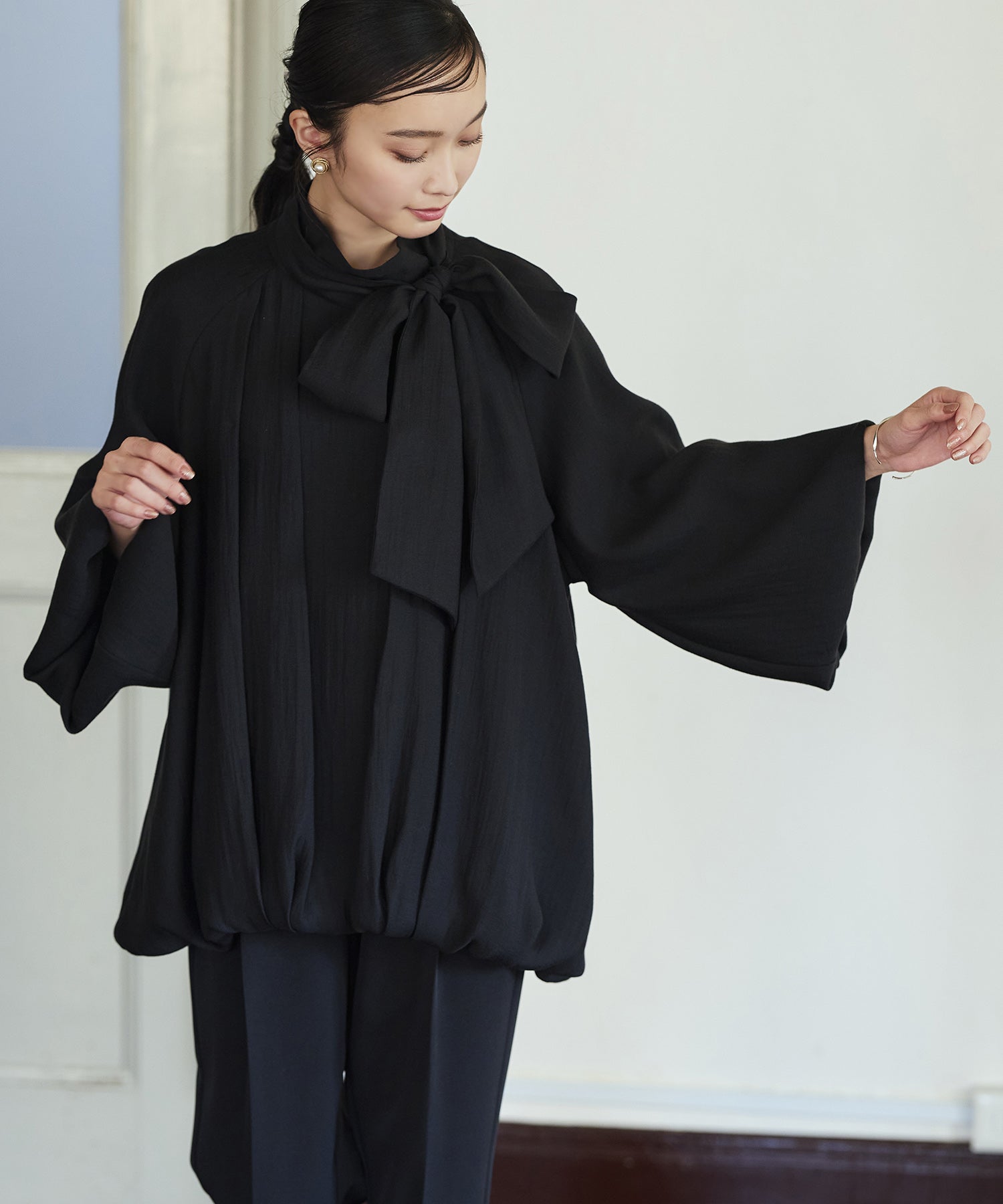ルイルエブティック RUIRUE BOUTIQUE ラグランボリュームブラウス＆シークレットゴム・スリムテーパードパンツ(ボウタイ付き) （ブラック×ブラック） ブラック×ブラック
