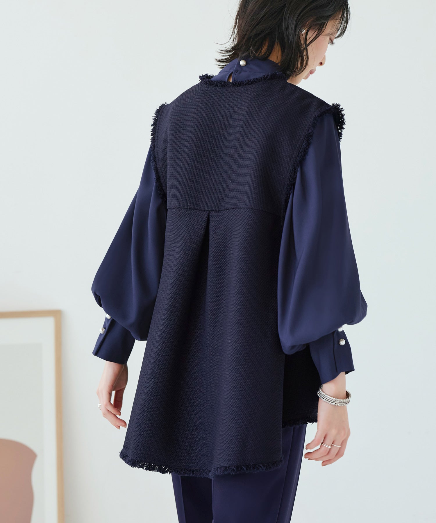 ルイルエブティック RUIRUE BOUTIQUE 【3点セット】バスケットツイードジレ＆タイパールチェーンボリューム袖ブラウス＆テーパードパンツ  3点 セットアップ  洗える（ネイビー） ネイビー