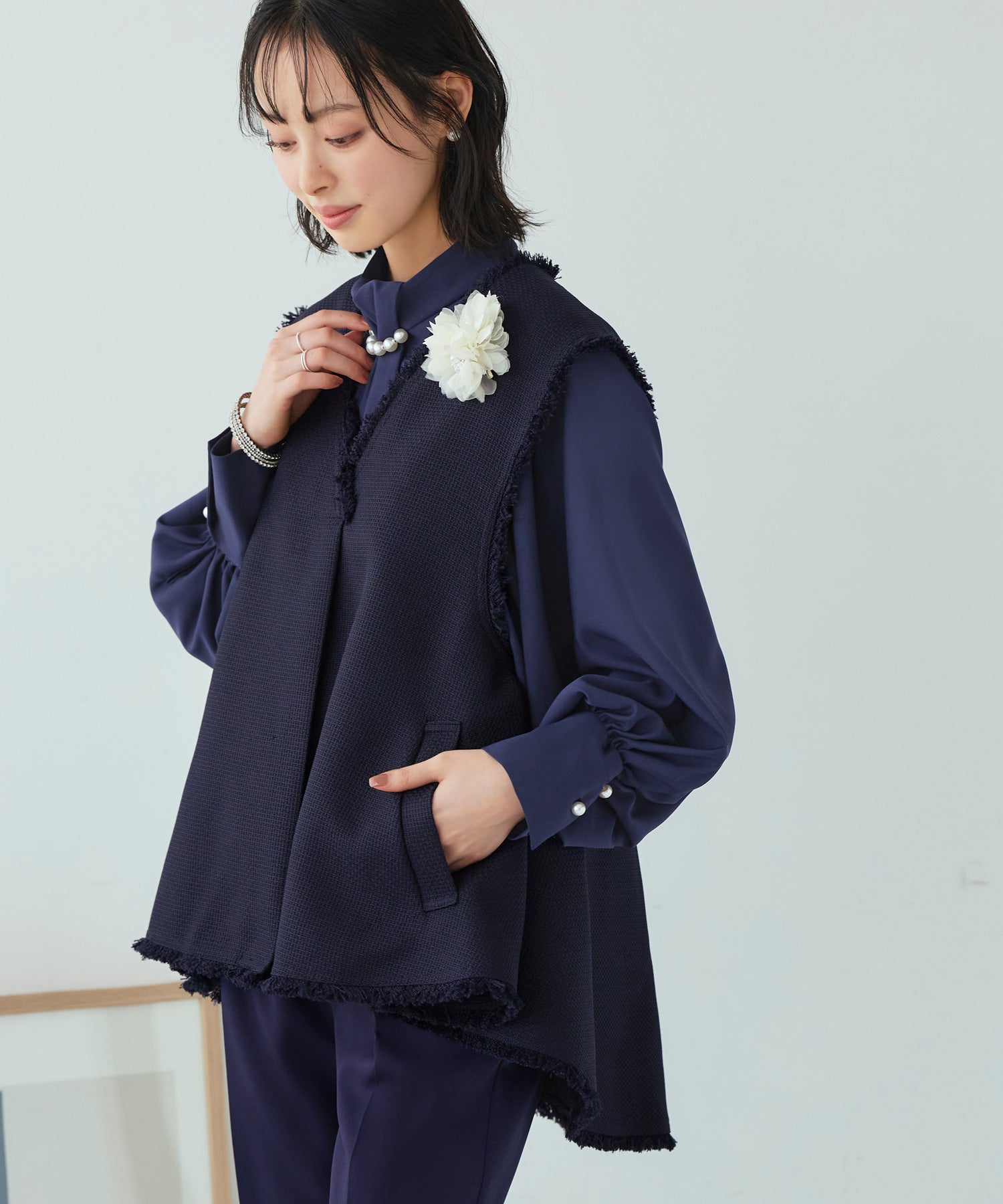 ルイルエブティック RUIRUE BOUTIQUE 【3点セット】バスケットツイードジレ＆タイパールチェーンボリューム袖ブラウス＆テーパードパンツ  3点 セットアップ  洗える（ネイビー） ネイビー