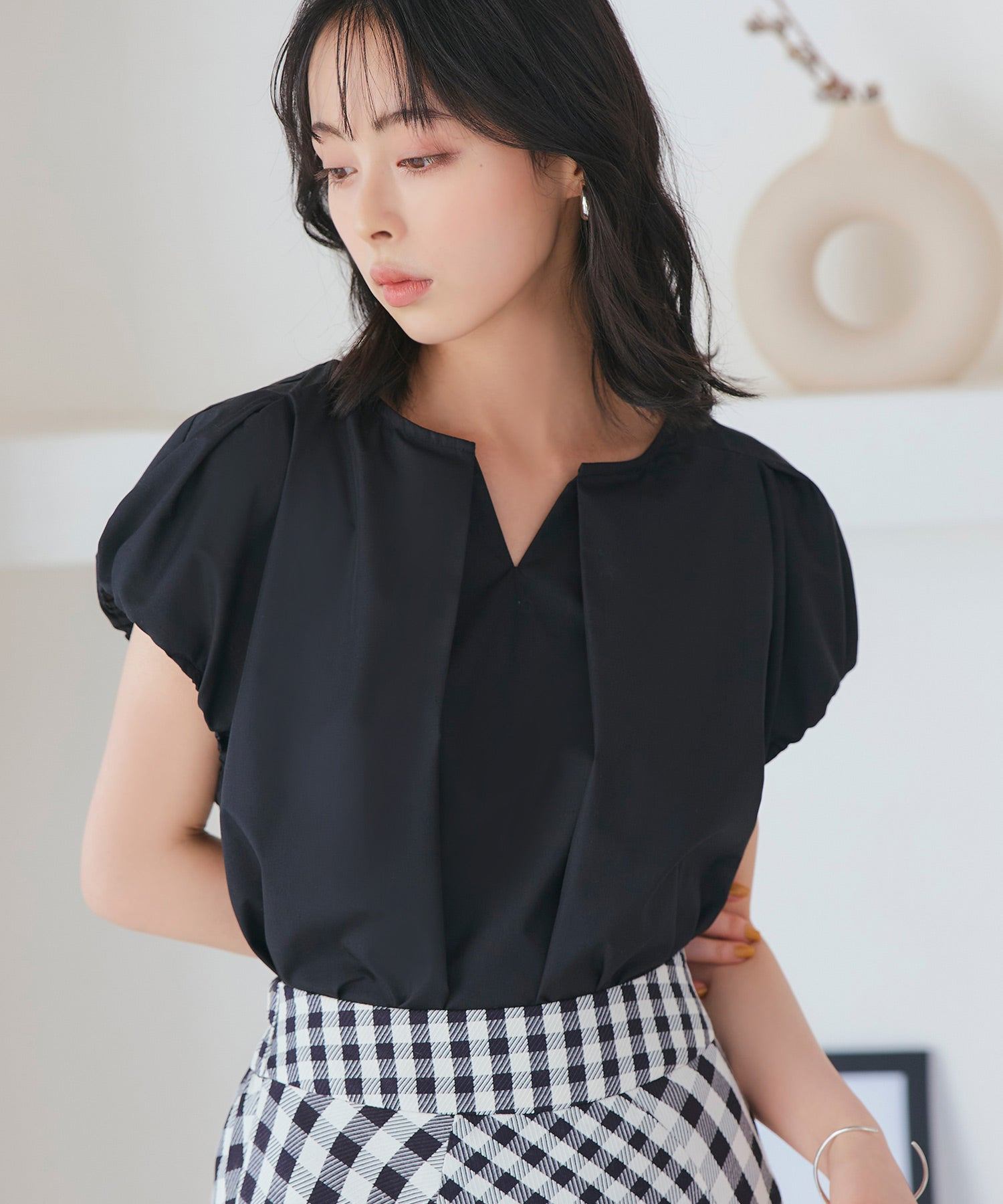 ルイルエブティック RUIRUE BOUTIQUE ショルダータック・フレンチスリーブブラウス （ブラック） ブラック