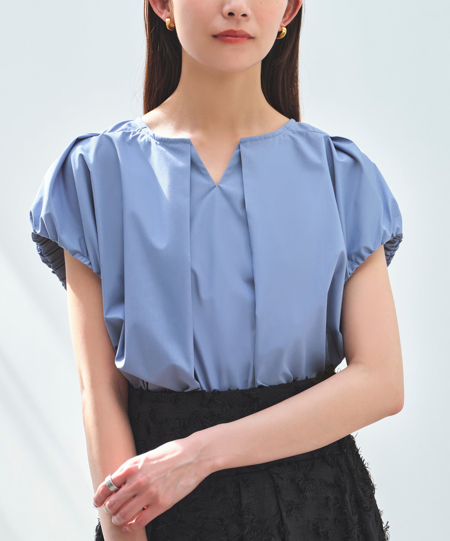 ルイルエブティック RUIRUE BOUTIQUE ショルダータック・フレンチスリーブブラウス （サックスブルー） サックスブルー