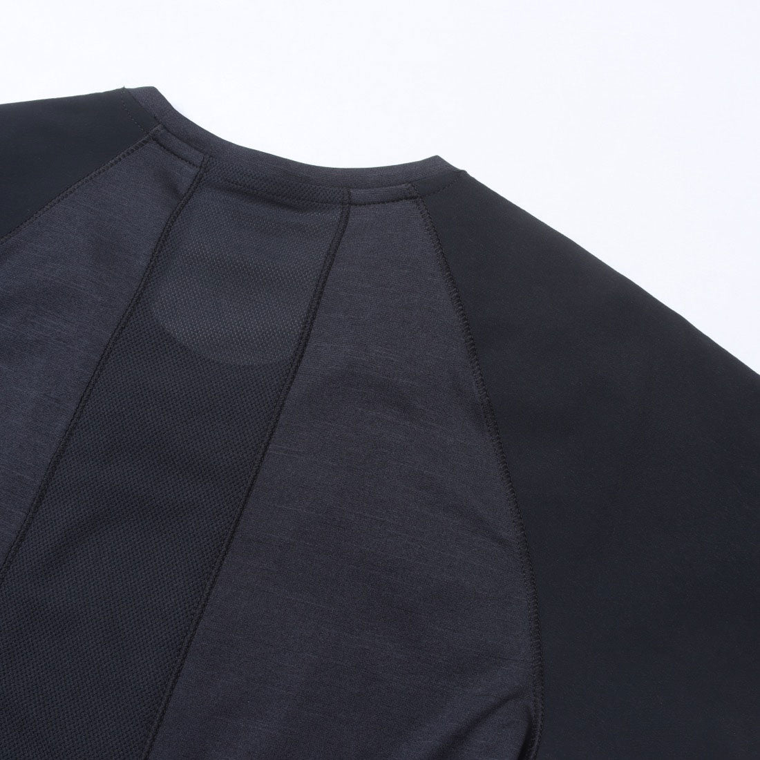 サロモン SALOMON OUTLINE 半袖Tシャツ （ディープブラック） ディープブラック