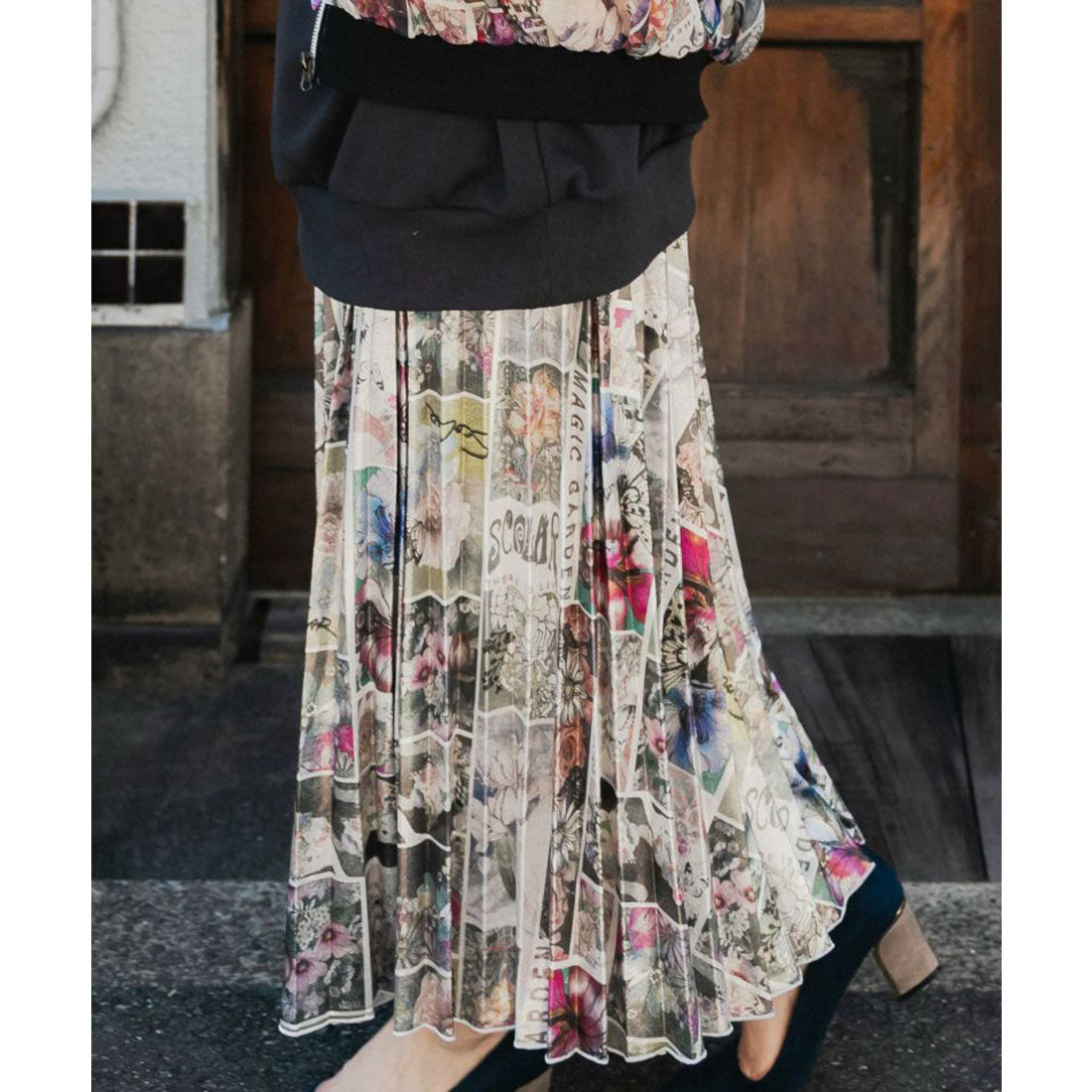 スカラー ScoLar POP柄・レトロ柄・花コラージュ柄 3柄展開ホログラムプリーツスカート,ベージュ