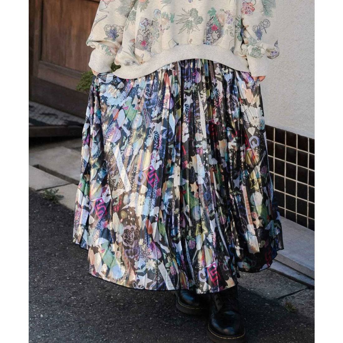 スカラー ScoLar POP柄・レトロ柄・花コラージュ柄 3柄展開ホログラムプリーツスカート,ブラック