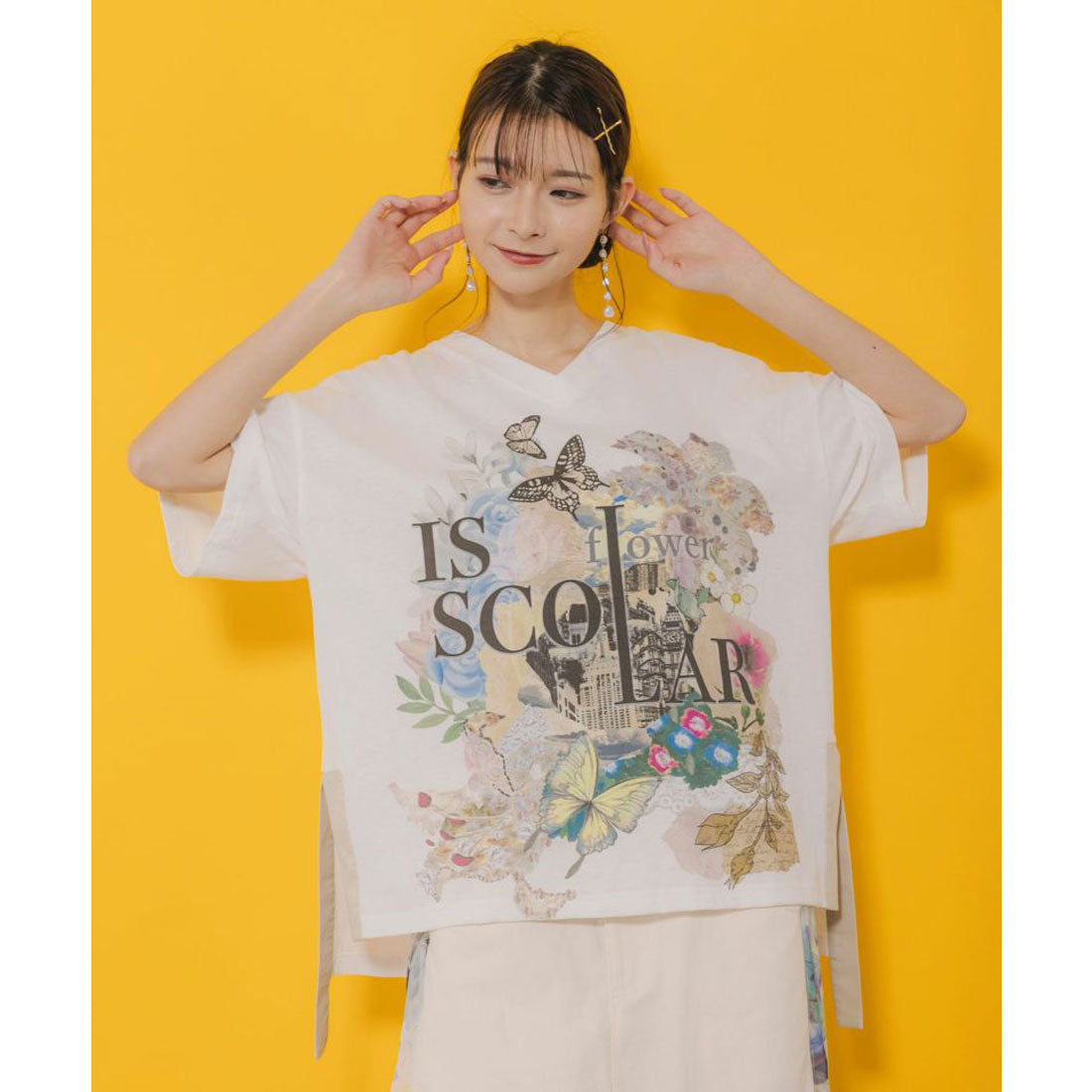 スカラー ScoLar ロゴ花蝶柄 スリット入りTシャツ （オフホワイト） オフホワイト