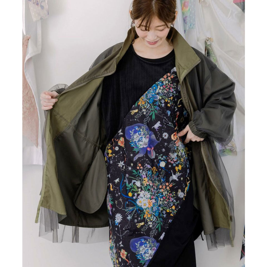 スカラー ScoLar 花蝶刺繍チュール重ねロングブルゾン （ブラック） ブラック