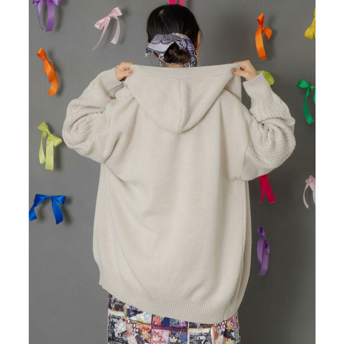 スカラー ScoLar 蝶刺繍ニットカーディガン （チャコールグレー） チャコールグレー