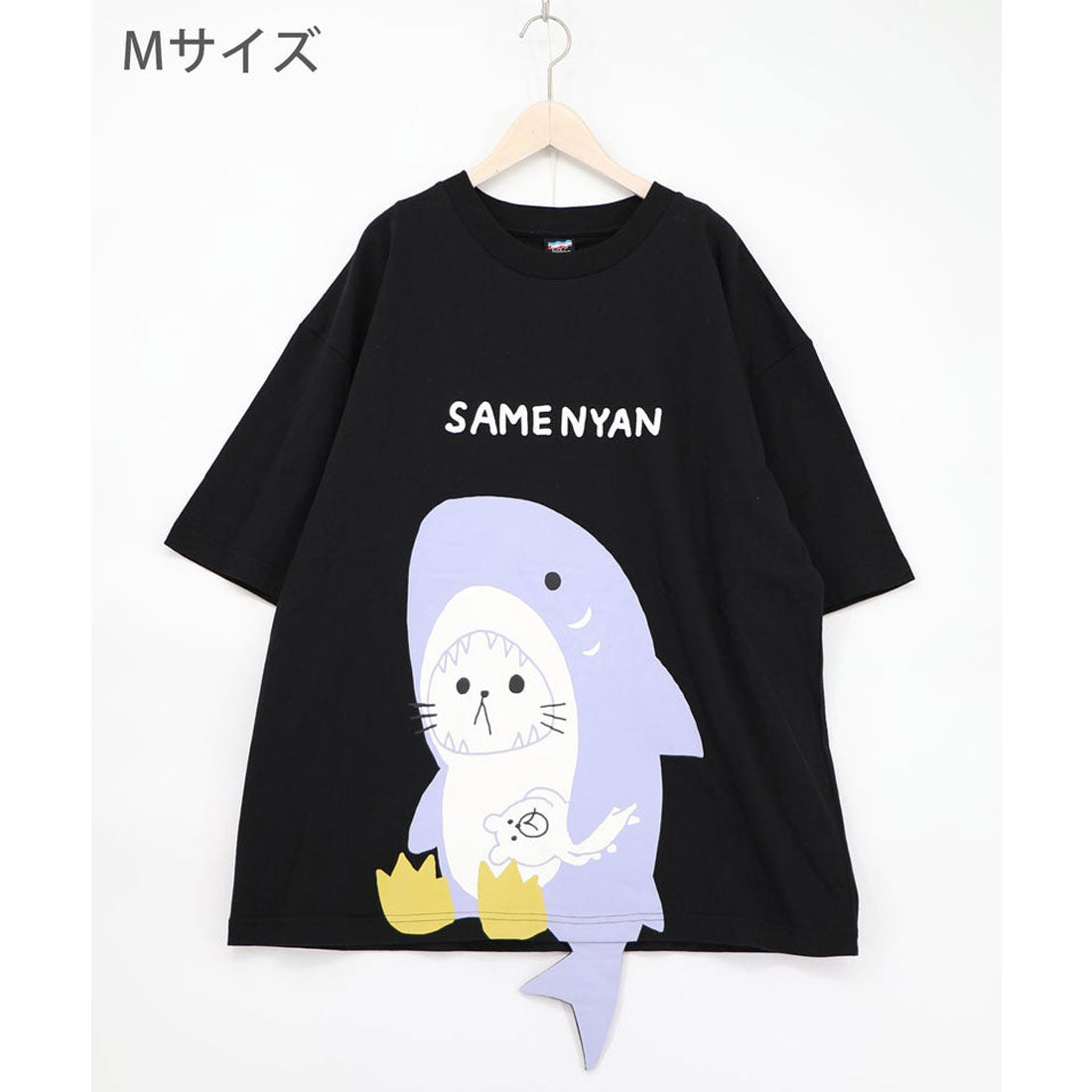スカラー ScoLar しっぽ飛び出しサメニャン柄Tシャツ （ブラック） ブラック