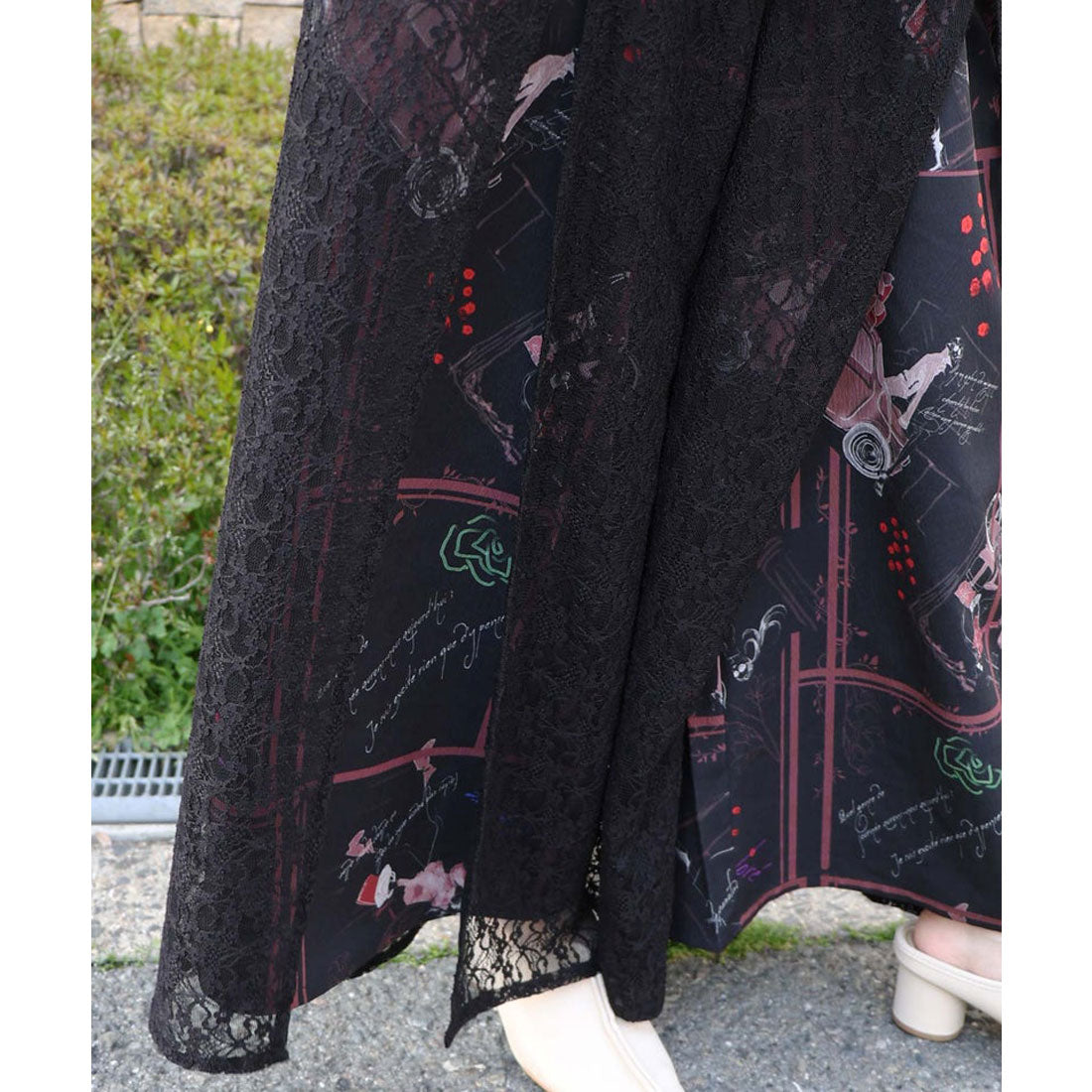 スカラー ScoLar スリット入り刺繍レース重ね アンティーク柄パンツ （ブラック） ブラック