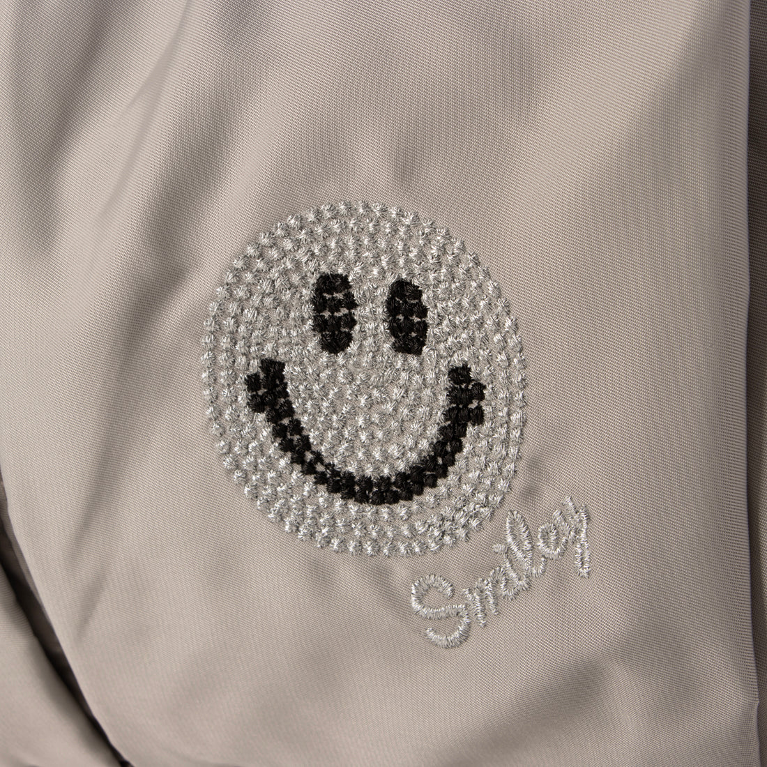 スマイリーフェイス SMILEY FACE スマイルナイロントートバッグ（Vカットドロストデザイン） （ブラック） ブラック