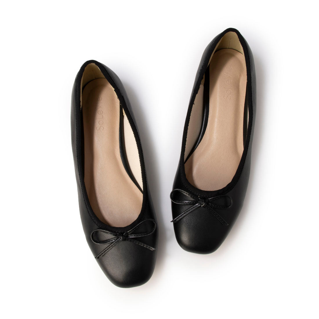 ソルヴィー SoLeVie スクエアトゥフラットシューズ （ブラックスムース） ブラックスムース