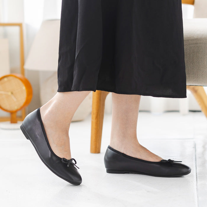 ソルヴィー SoLeVie スクエアトゥフラットシューズ （ブラックスムース） ブラックスムース