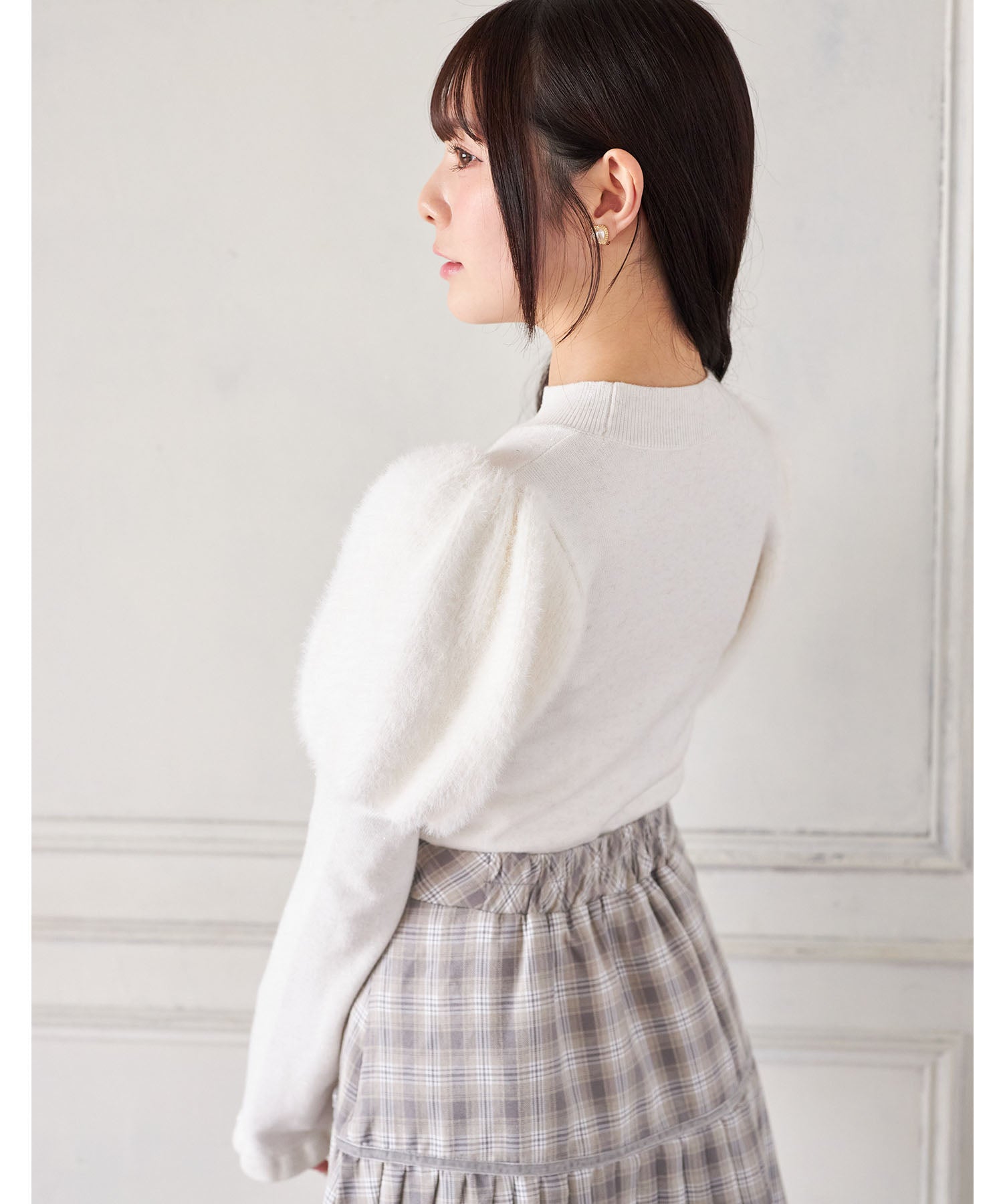 スユン Suyunn リボン付きパフスリーブラメシャギーニットプルオーバー ホワイト