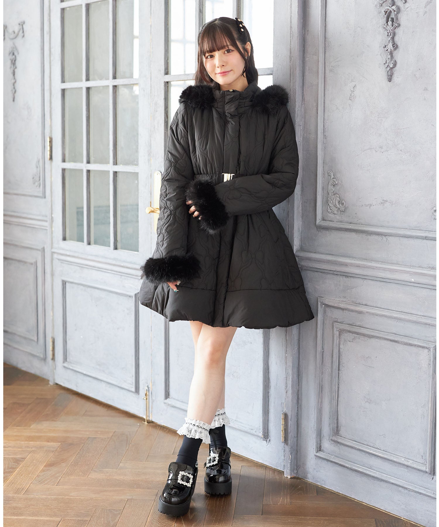 スユン Suyunn 取り外し可能なファー＆ベルト付きリボンキルティングフィット＆フレアコート ブラック