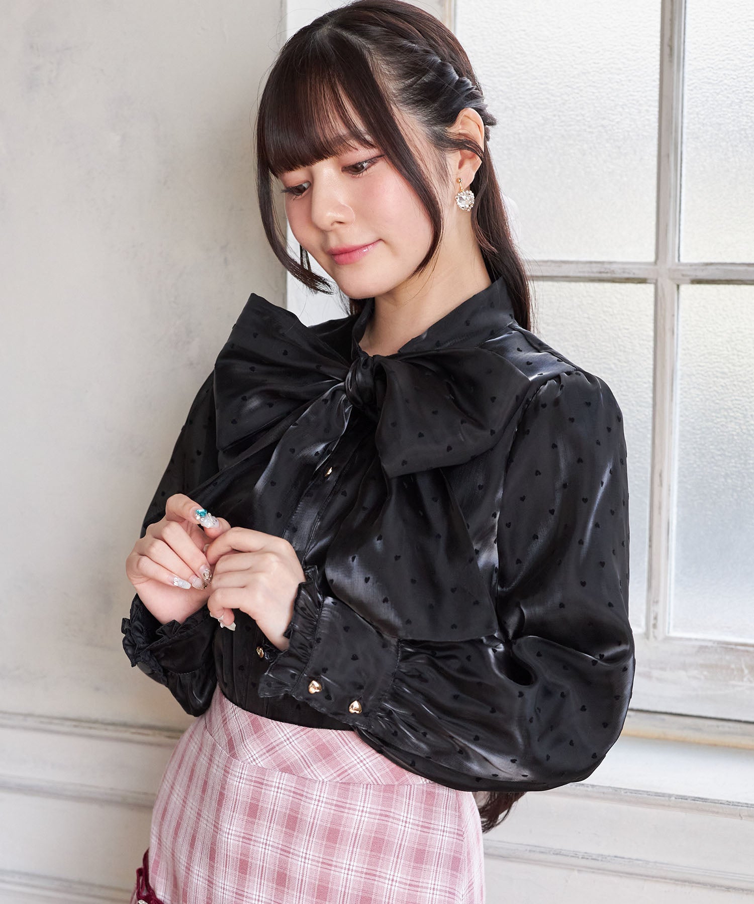 スユン Suyunn ハート釦ボウタイリボン付きハートフロッキーブラウス ブラック