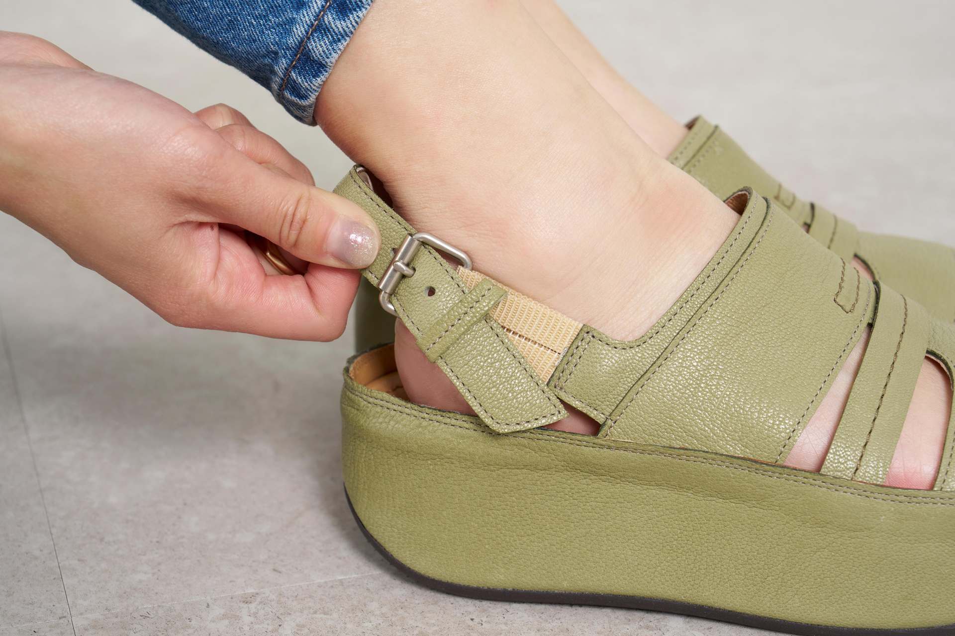 Saya SAYA 4.5cm Thick-soled Genuine Leather Platform Sandals