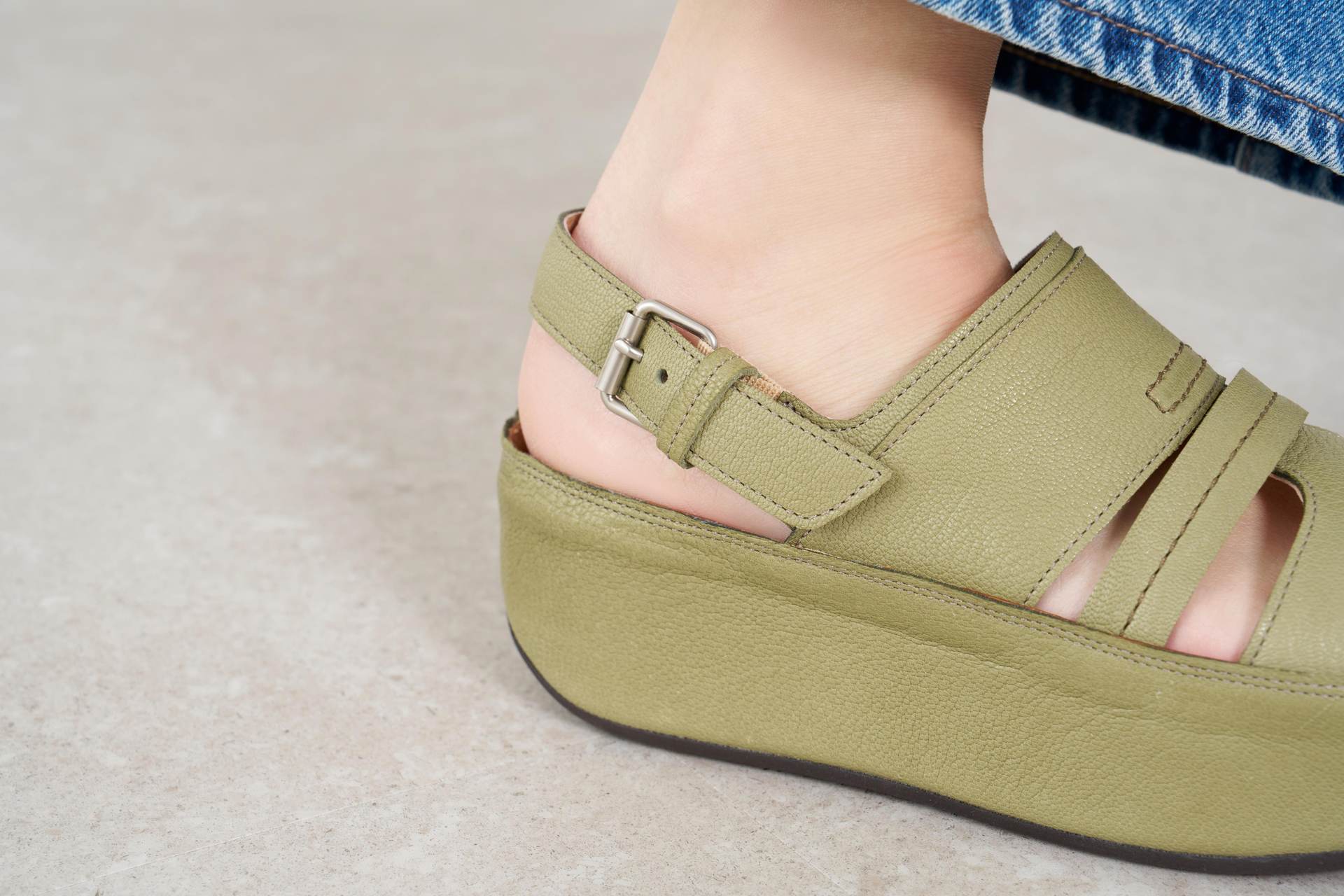 Saya SAYA 4.5cm Thick-soled Genuine Leather Platform Sandals