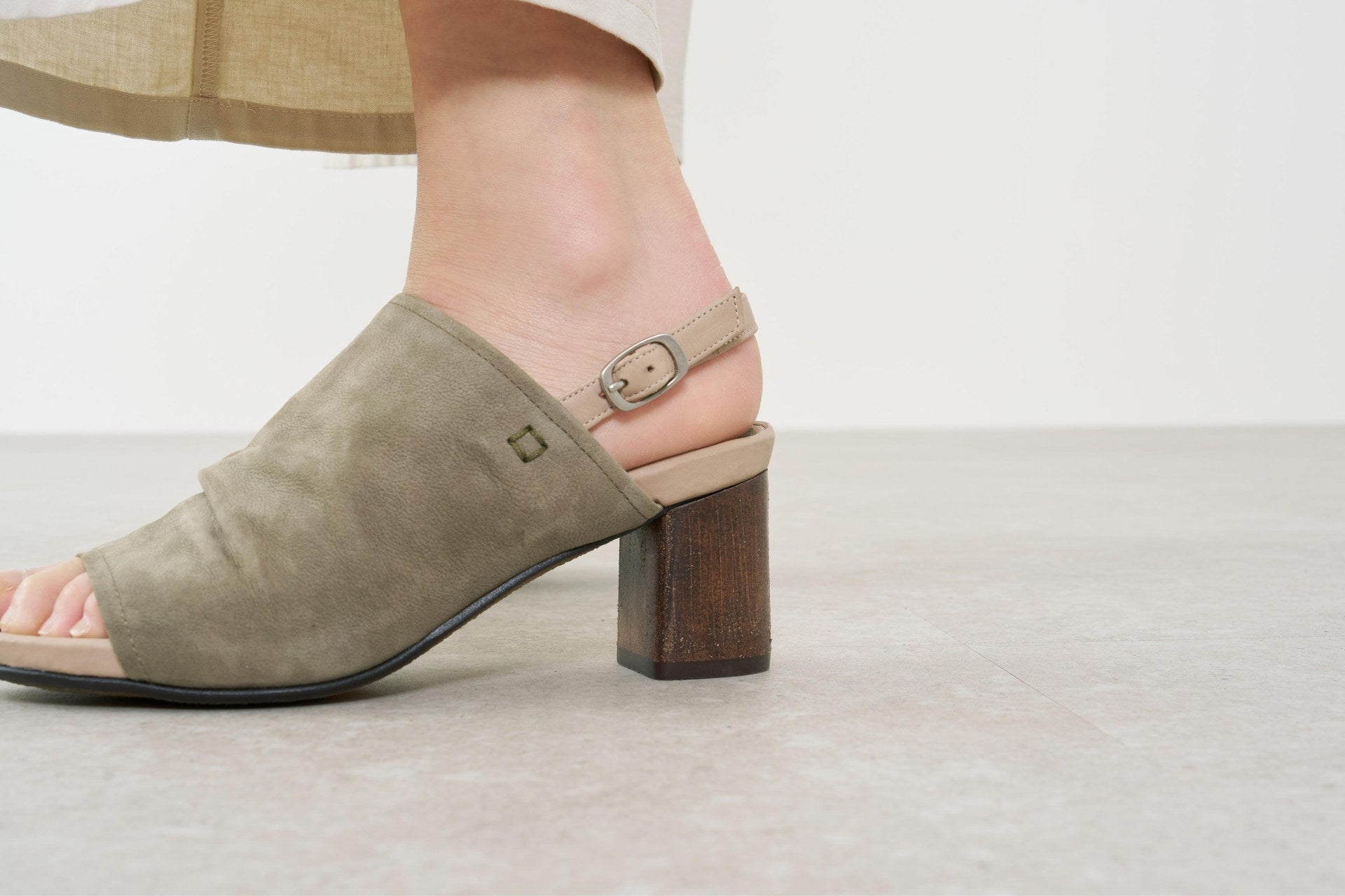 サヤ SAYA 6cm本革フットベッドインソールサンダル （オリーブ） オリーブ