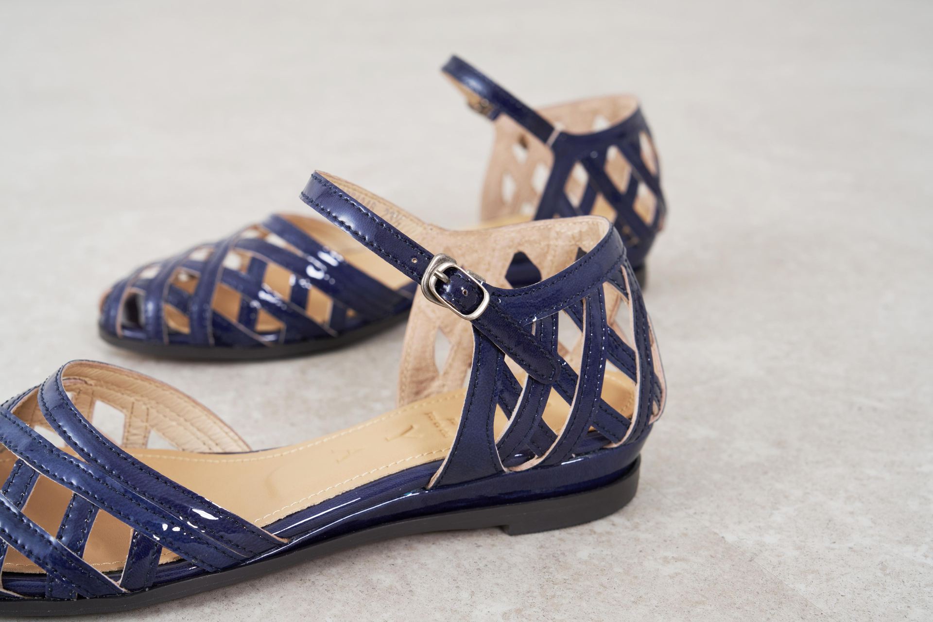 サヤ SAYA 3cm本革メッシュセパレートシューズ （ブラックエナメル） ブラックエナメル