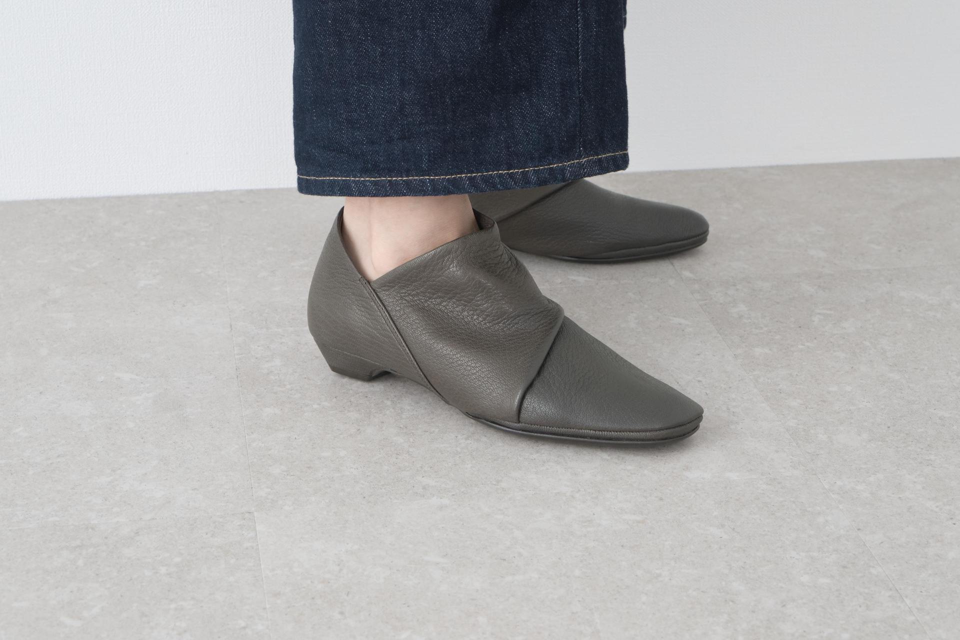 サヤ SAYA 2cmボロネーゼ製法ショートブーツ （アイボリー） アイボリー