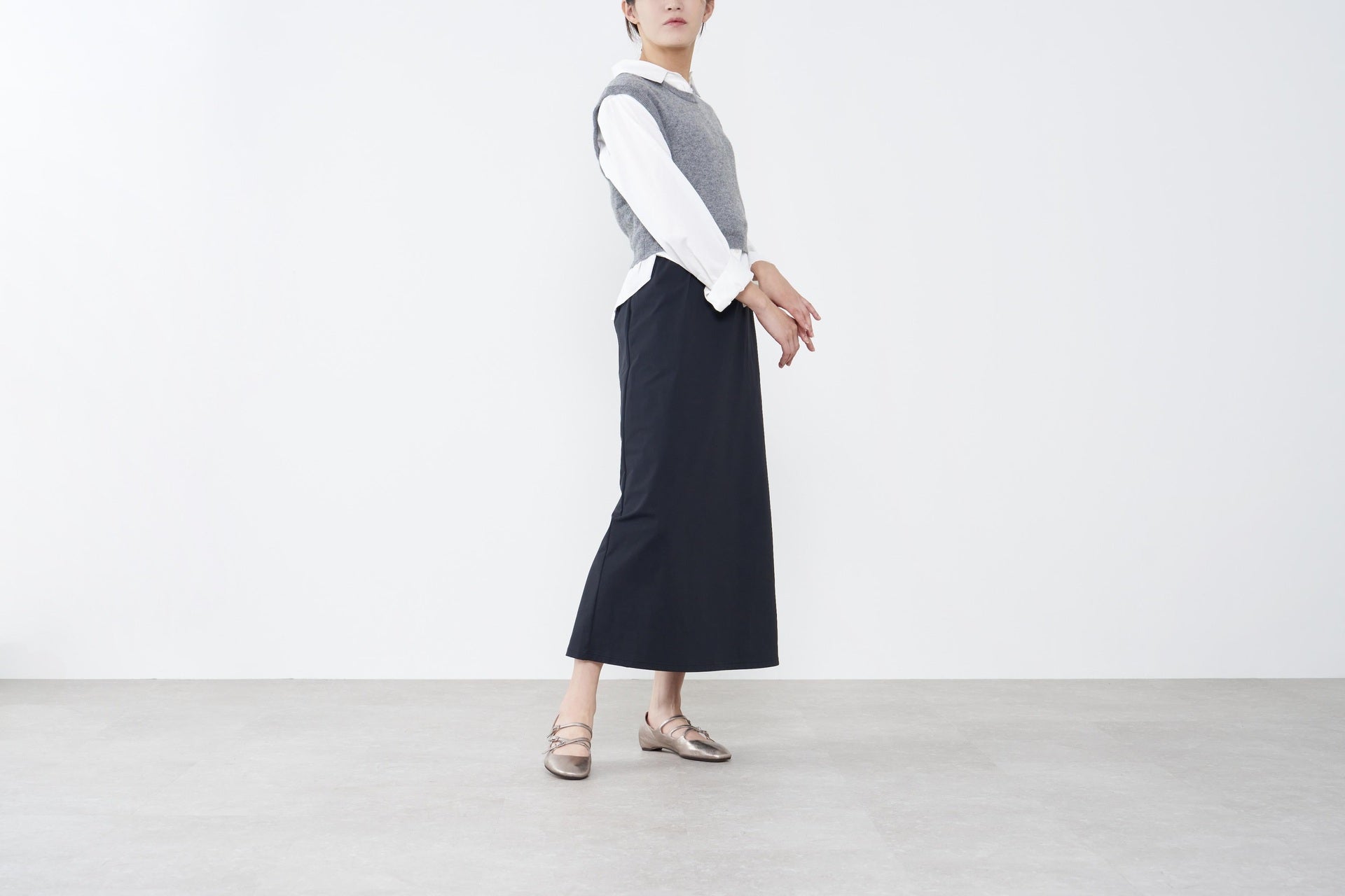 サヤ SAYA 2cmボロネーゼベルトカッターパンプス （グレージュ） グレージュ