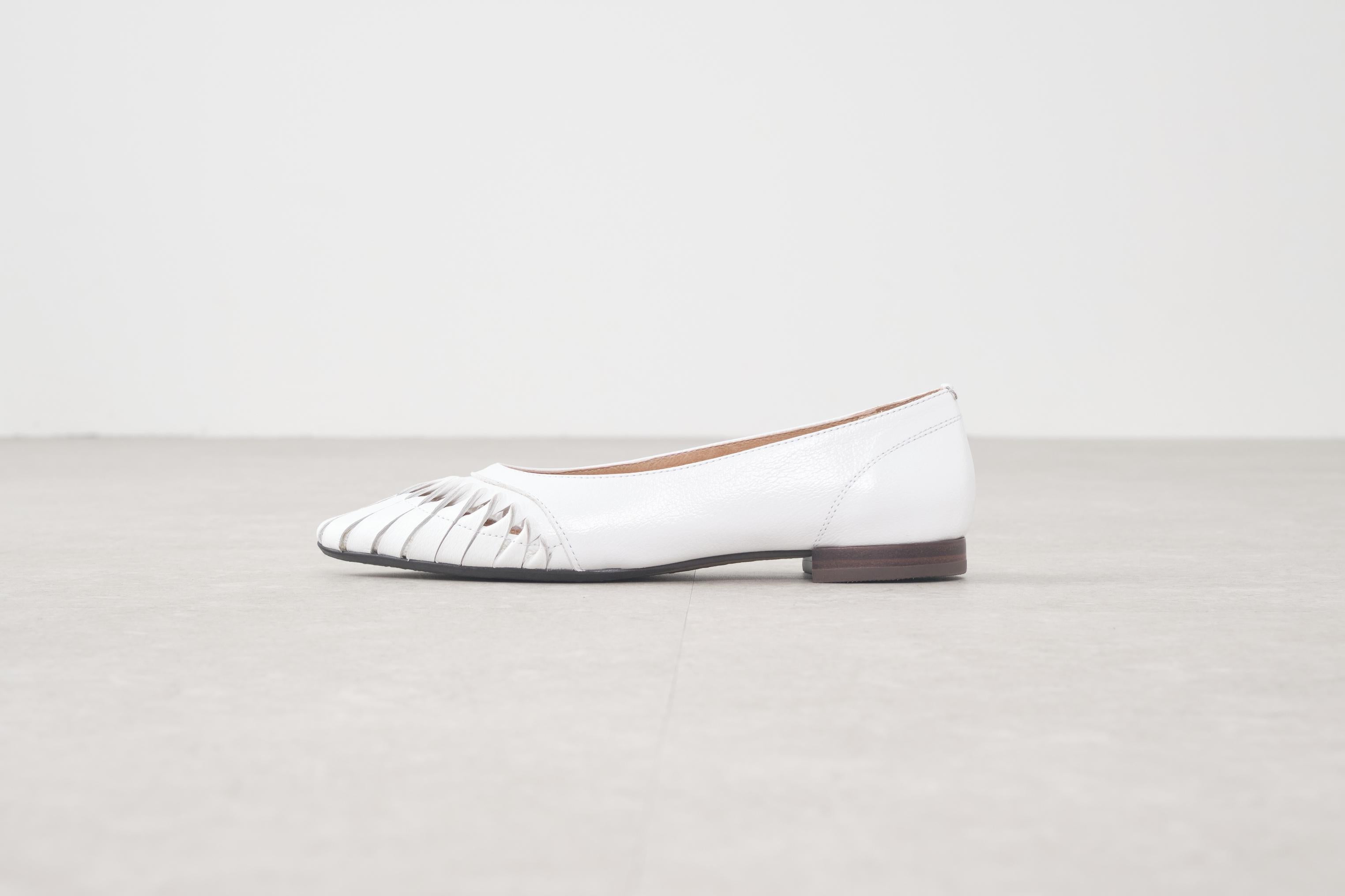 サヤ SAYA フラット本革ポインテッドトゥボロネーゼ製法クラフトパンプス （ブラック） ブラック