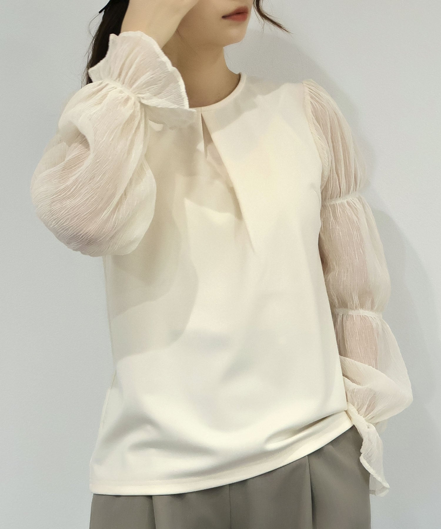 セゾンドパピヨン SAISON DE PAPILLON シアードッキングカットソープルオーバー （アイボリー） アイボリー