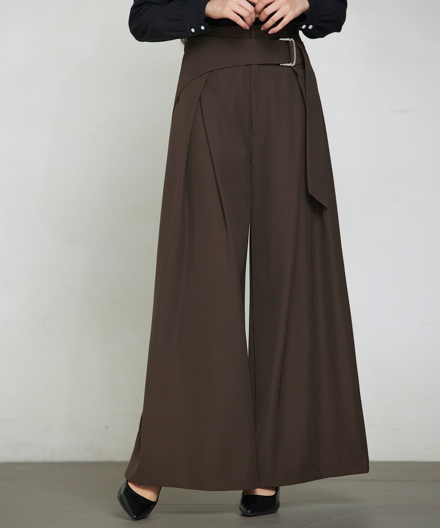 セゾンドパピヨン SAISON DE PAPILLON 太めの飾りベルトワイドスラックスパンツ （チョコ） チョコ