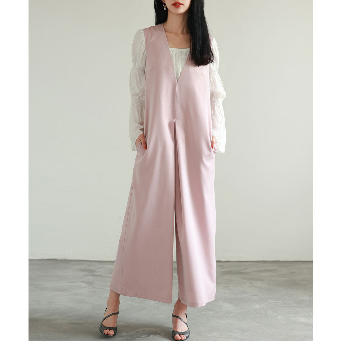 セゾンドパピヨン SAISON DE PAPILLON ディープVネックサロペット （ピンク） ピンク