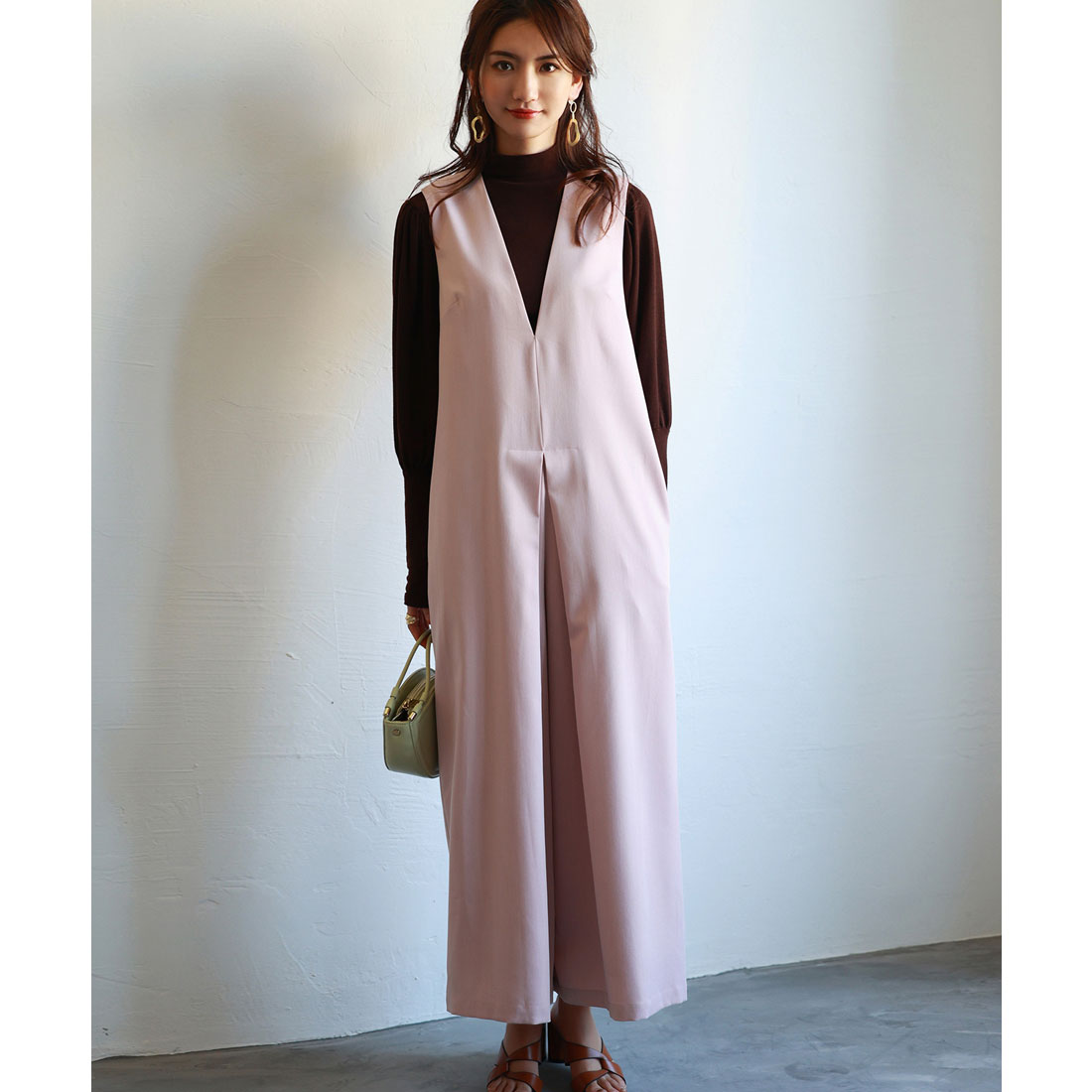 セゾンドパピヨン SAISON DE PAPILLON ディープVネックサロペット （ピンク） ピンク