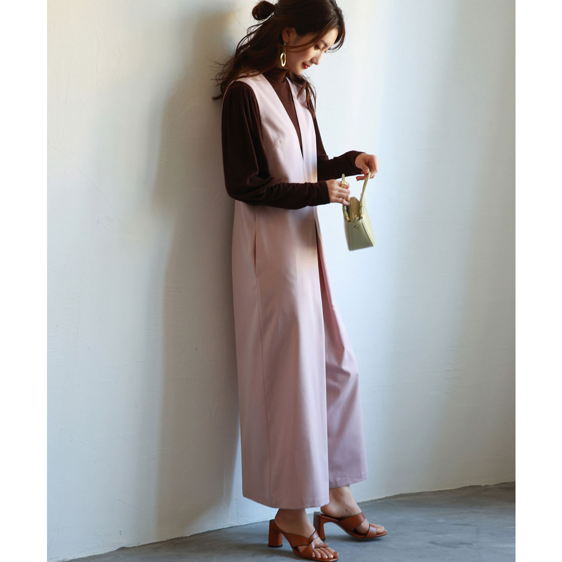 セゾンドパピヨン SAISON DE PAPILLON ディープVネックサロペット （ピンク） ピンク