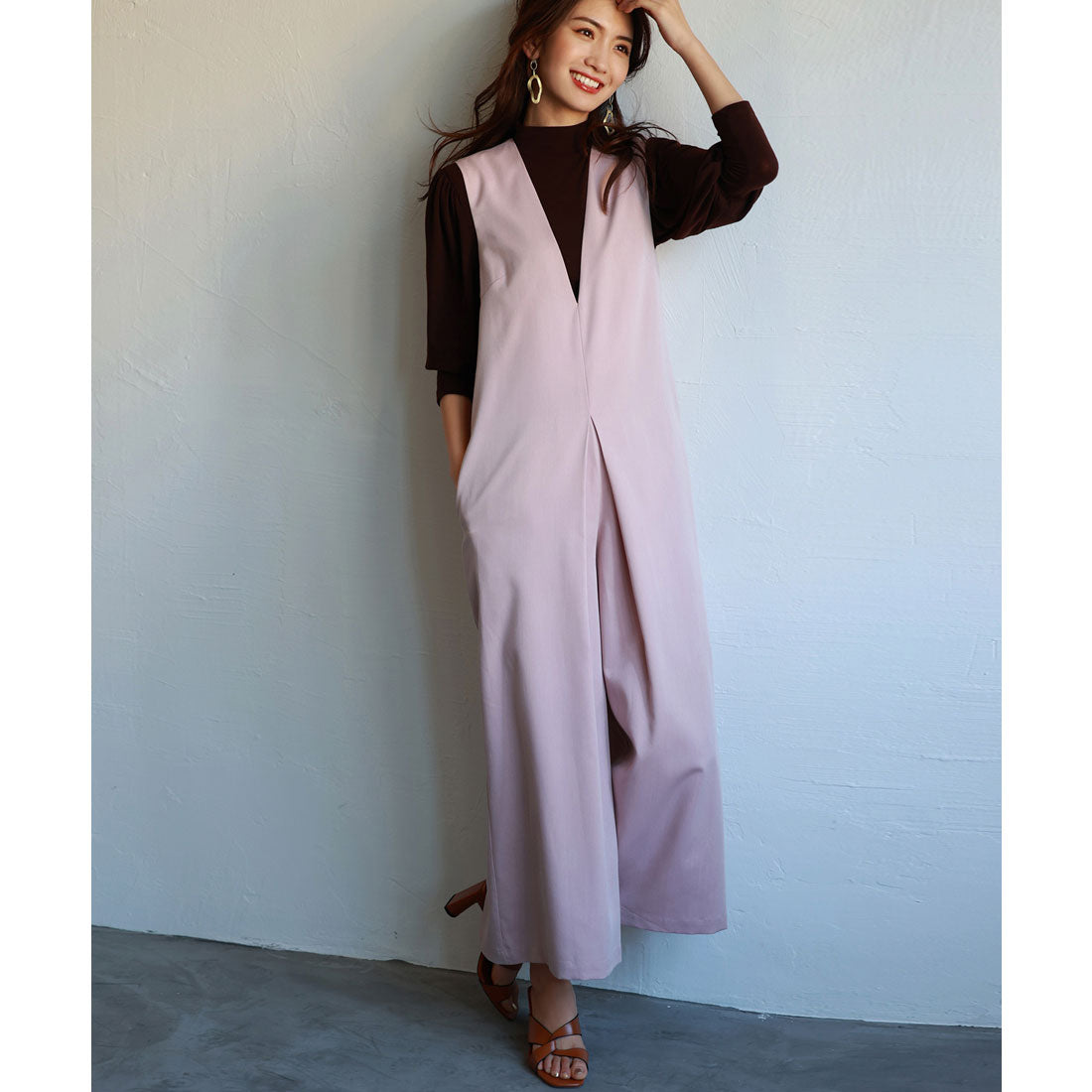 セゾンドパピヨン SAISON DE PAPILLON ディープVネックサロペット （ピンク） ピンク