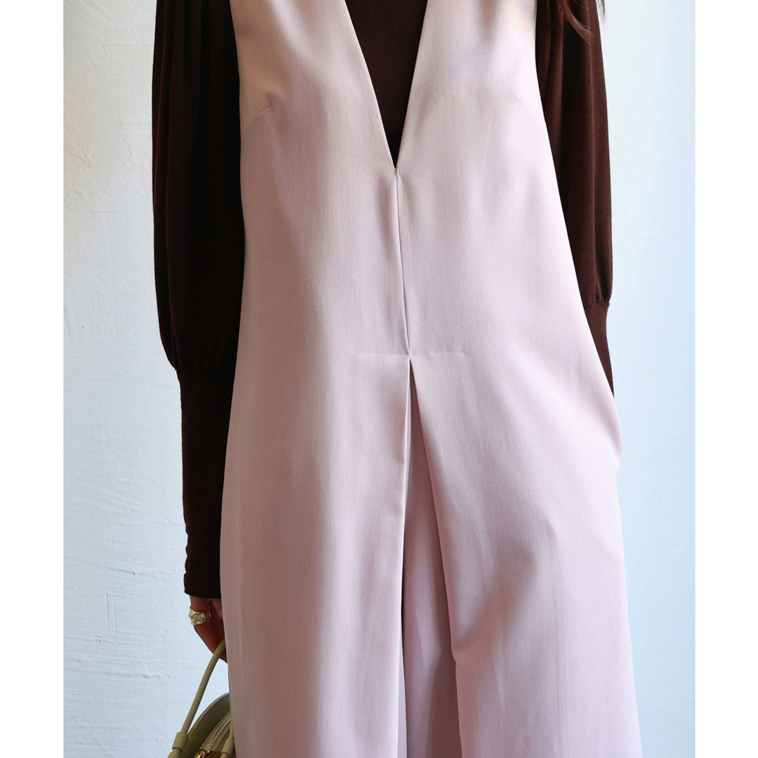 セゾンドパピヨン SAISON DE PAPILLON ディープVネックサロペット （ピンク） ピンク