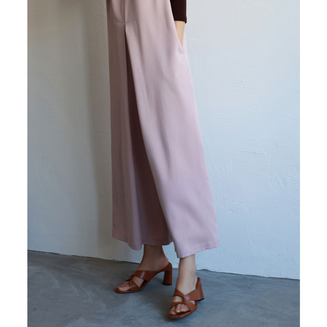 セゾンドパピヨン SAISON DE PAPILLON ディープVネックサロペット （ピンク） ピンク