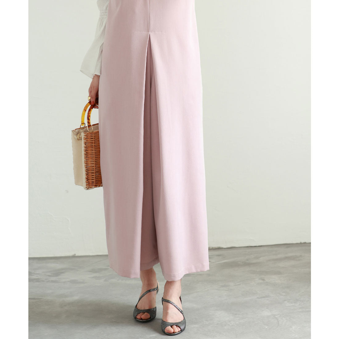 セゾンドパピヨン SAISON DE PAPILLON ディープVネックサロペット （ピンク） ピンク