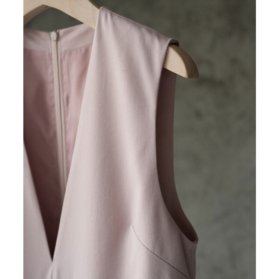 セゾンドパピヨン SAISON DE PAPILLON ディープVネックサロペット （ピンク） ピンク