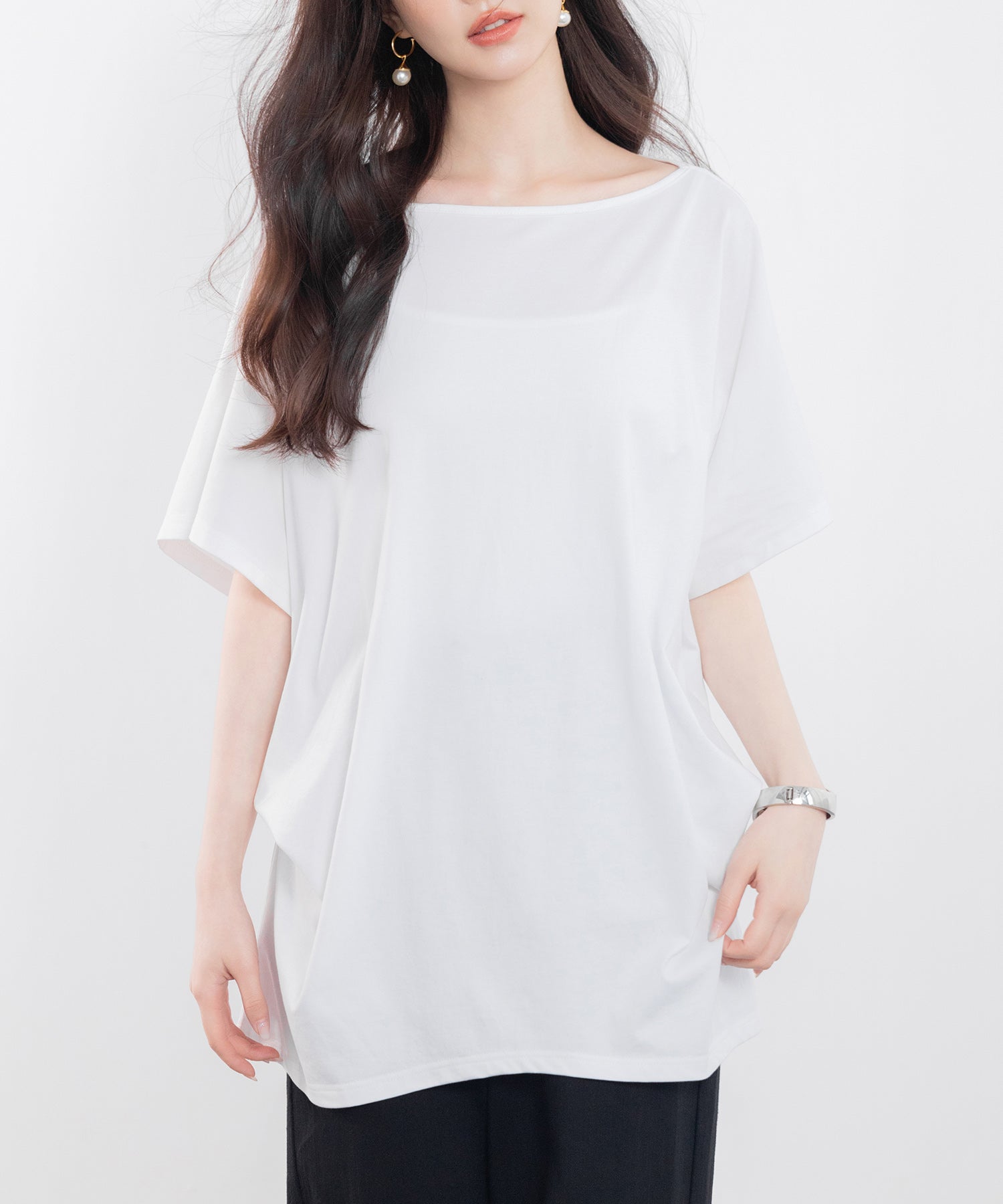 Saison de Papillon Boat Neck Cut and Sew T-Shirt