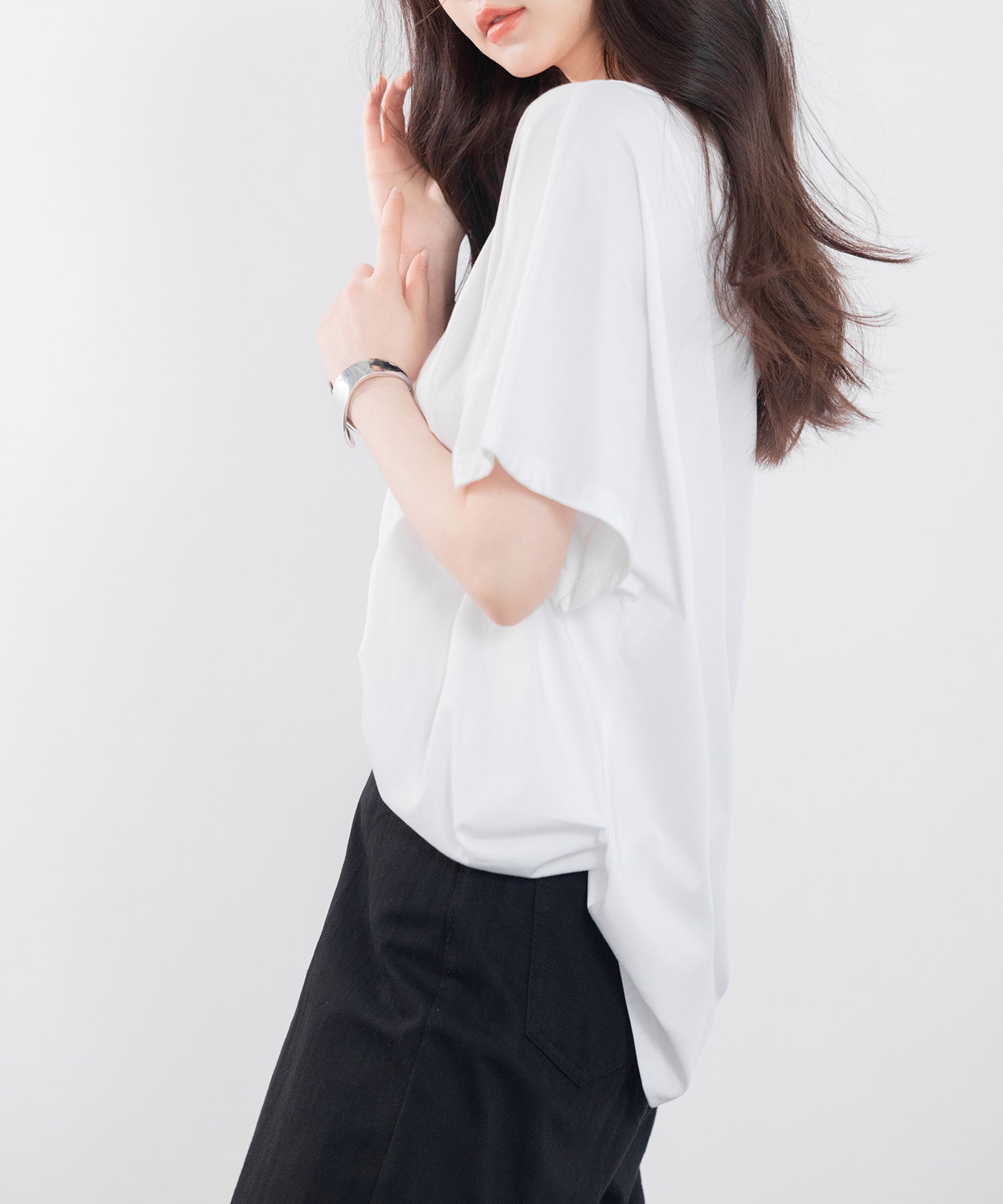 Saison de Papillon Boat Neck Cut and Sew T-Shirt