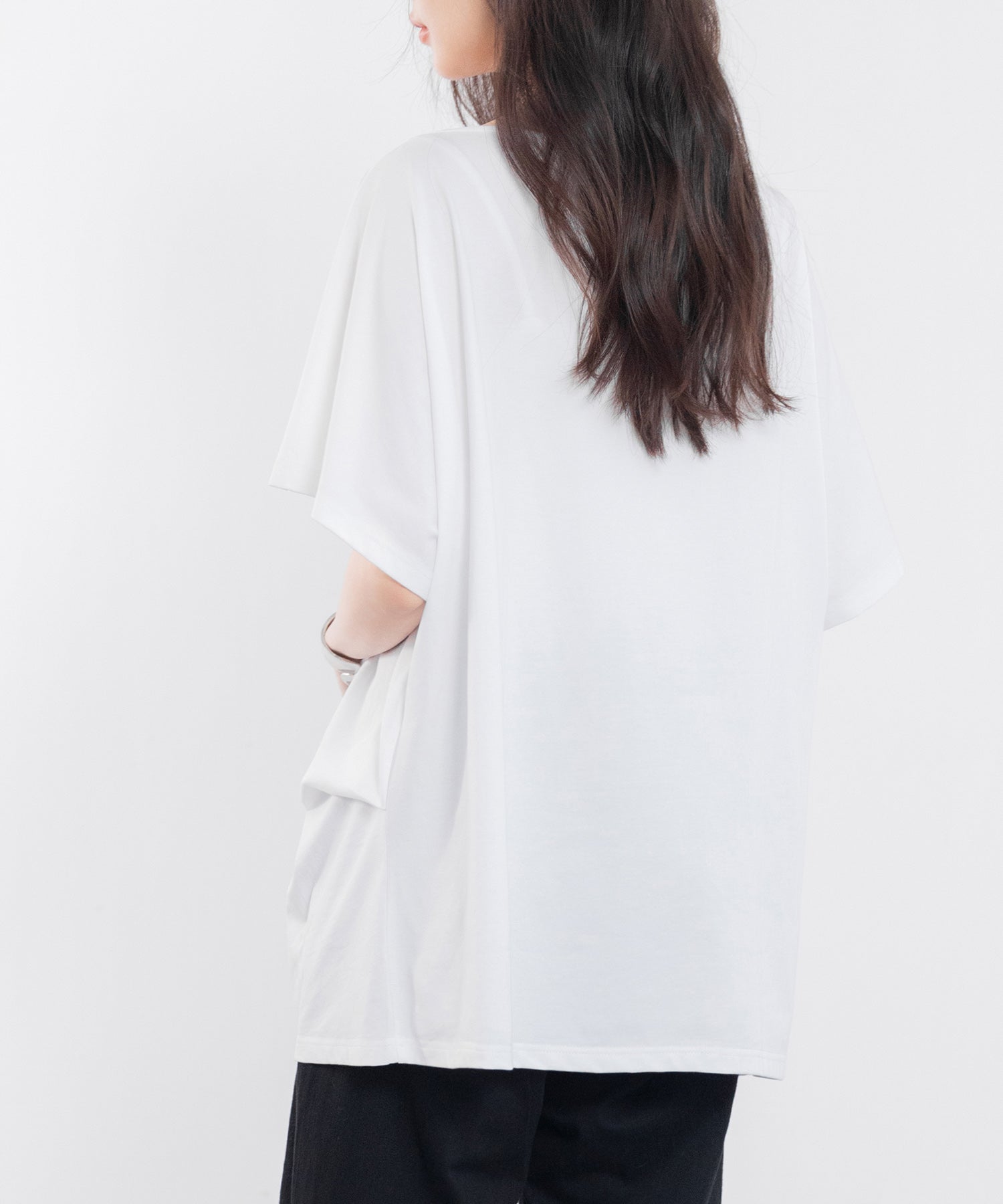 Saison de Papillon Boat Neck Cut and Sew T-Shirt