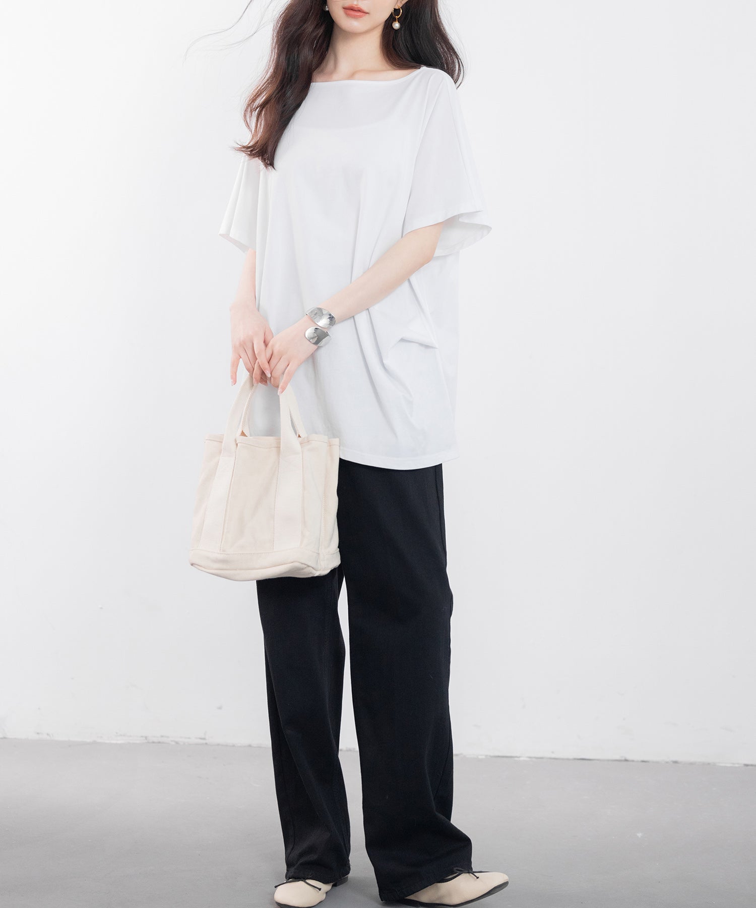 Saison de Papillon Boat Neck Cut and Sew T-Shirt