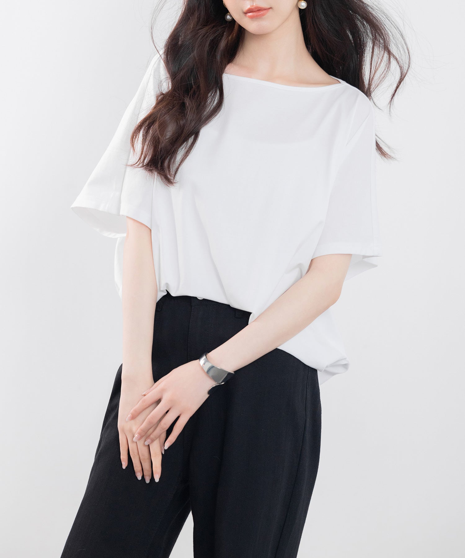 Saison de Papillon Boat Neck Cut and Sew T-Shirt