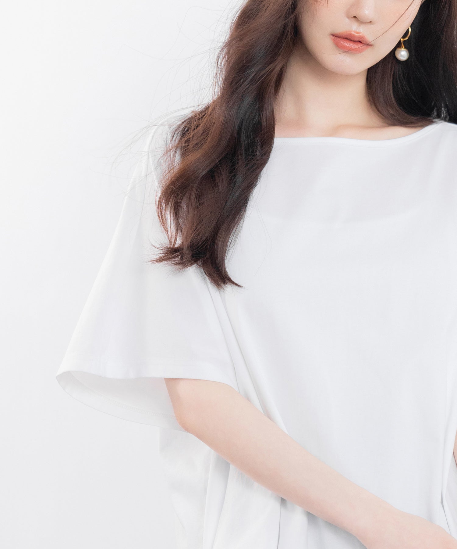 Saison de Papillon Boat Neck Cut and Sew T-Shirt
