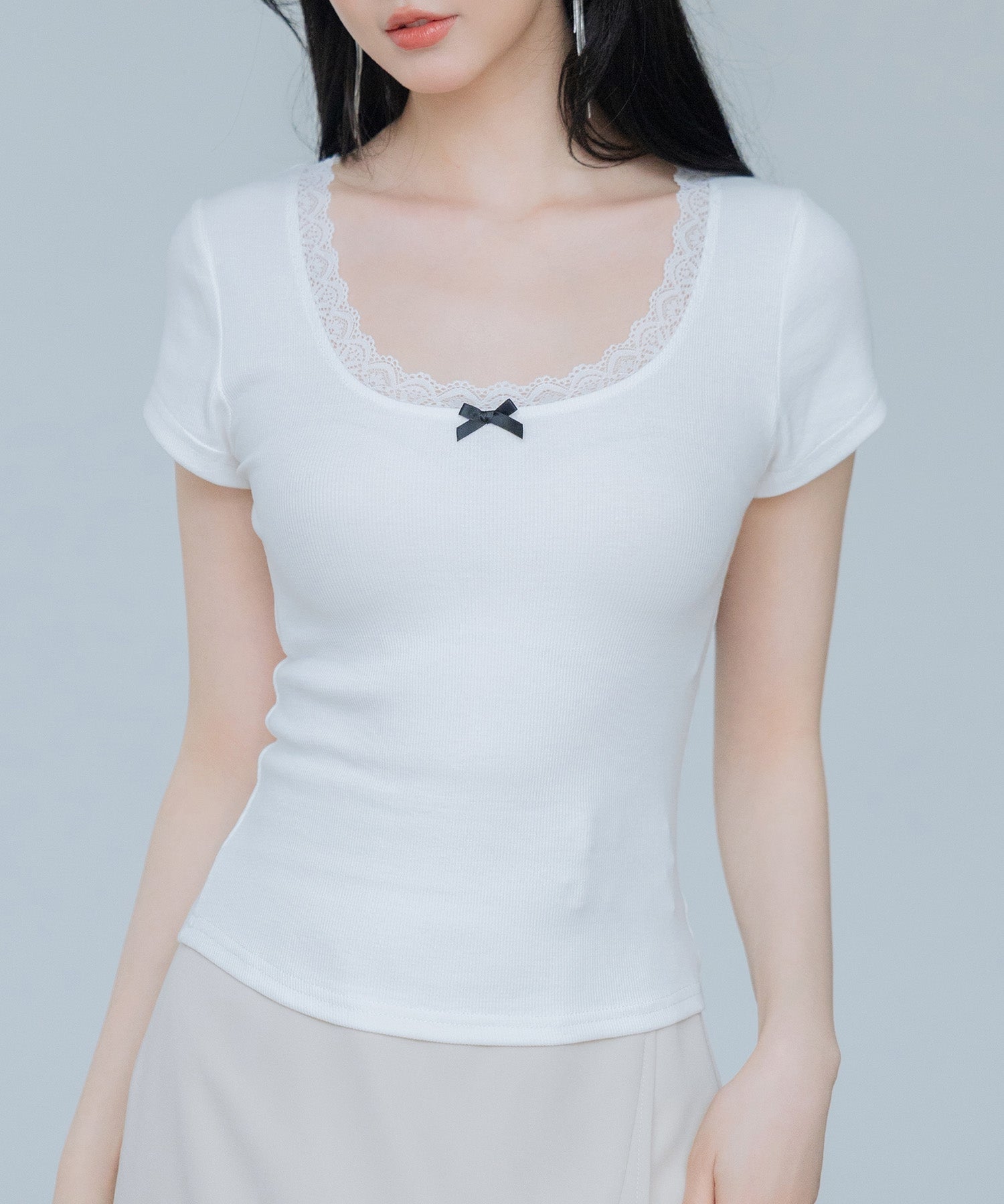 セゾンドパピヨン SAISON DE PAPILLON ネックレースとリボンカットソーTシャツ,ホワイト