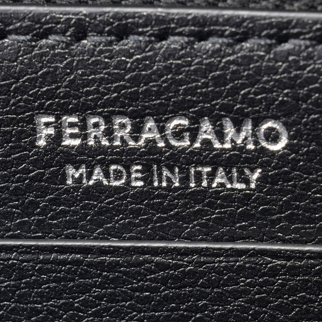 サルバトーレフェラガモ Salvatore Ferragamo 長財布(ラウンドファスナー) ガンチーニ EMBOSSED LONG WALLET 661569 780073 BLACK （ブラック） ブラック
