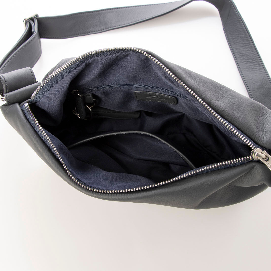 シーカー SEEKER MATTE ソフトレザー ボンディングショルダー （ネイビー） ネイビー