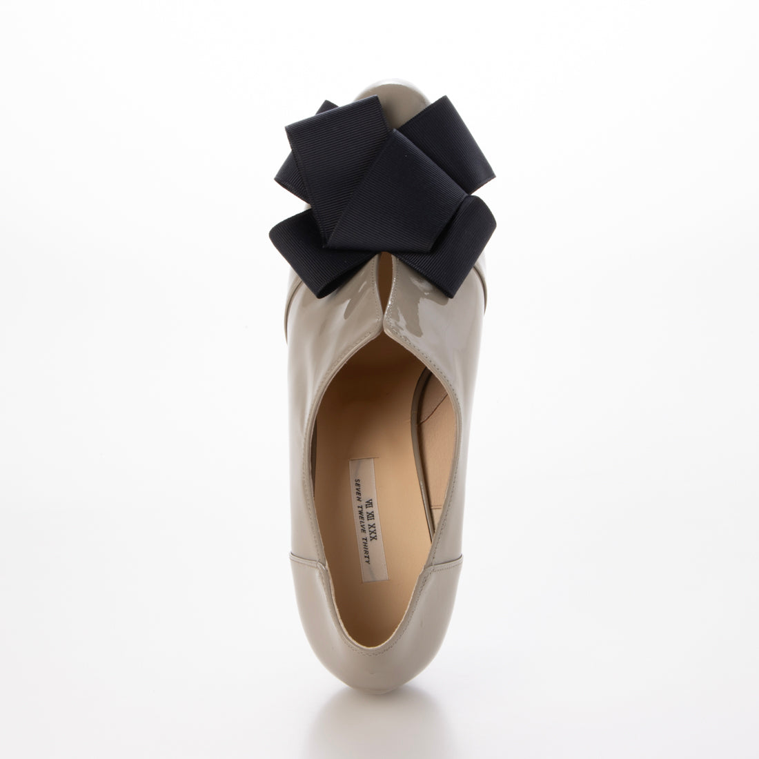 セヴン トゥエルヴ サーティ SEVEN TWELVE THIRTY 【レイン対応】LovelyWalk リボンブーティ （グレーエナメル） グレーエナメル