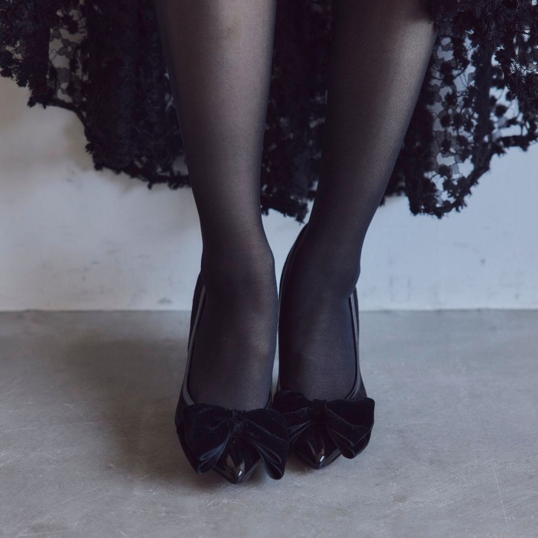 セヴン トゥエルヴ サーティ SEVEN TWELVE THIRTY スティレットヒールビックリボンパンプス （ブラックスエード） ブラックスエード